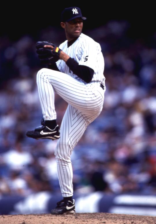 Rivera, Mussina pitch Yankees past Red Sox in ALCS | Baseball Hall